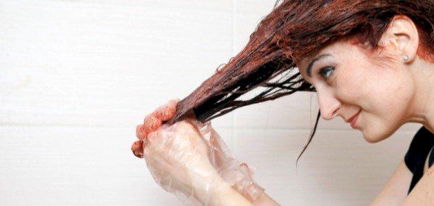 طريقة صبغ الشعر بالقرمز